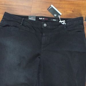 SALE! NWT Mid-rise Black Jeans